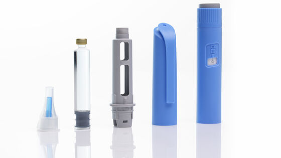 Penna autoiniettore con ritrazione automatica dell'ago realizzata in plastica di grado medicale e acciaio inossidabile per una durata di conservazione di 24 mesi